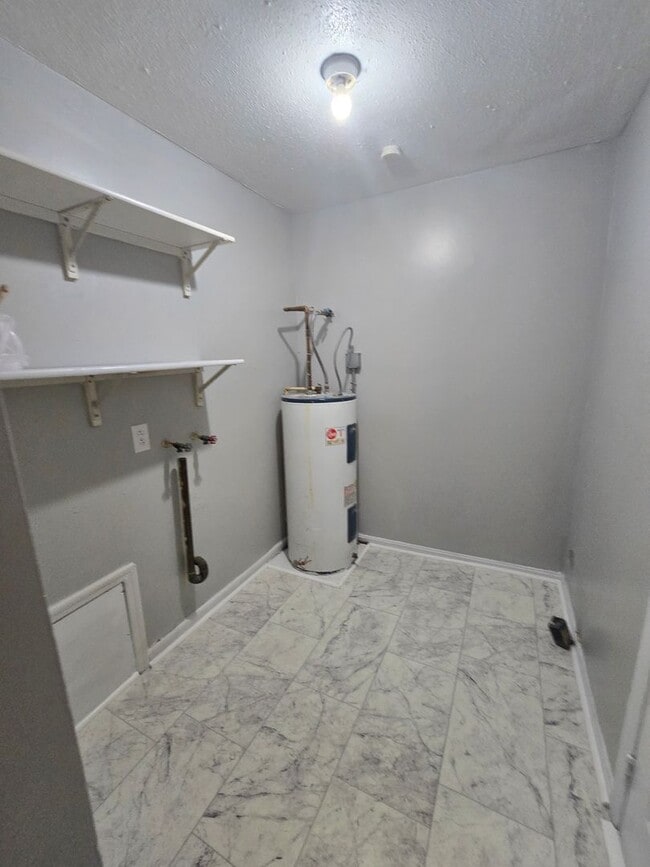 Photo - Two Bedroom Duplex located on the Westside off West 10th St and Lynhurst Dr