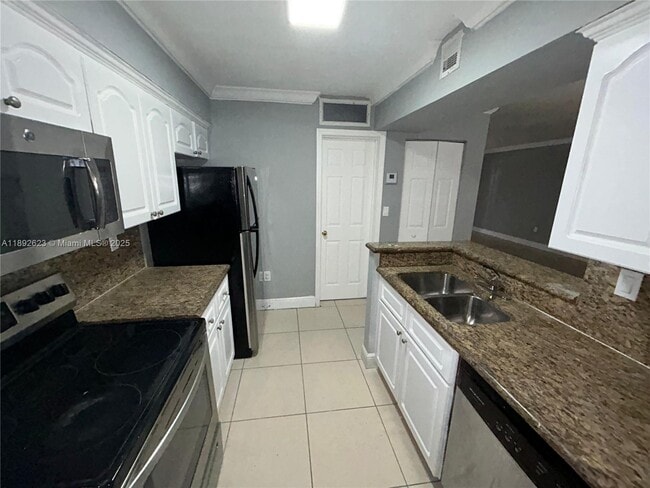 Building Photo - 15201 SW 80th St Unit 113