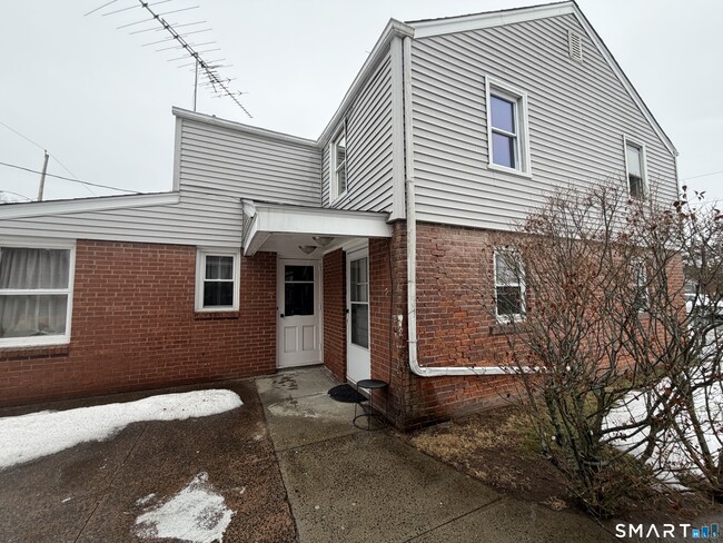 Building Photo - 205 London Dr Unit 2nd Floor