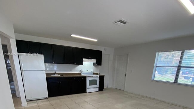 Photo - 717 NW 5th Ave Unidad 1