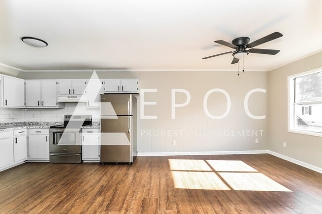 Photo - 634 S Elm St