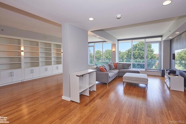 Photo - 3751 Riverdale Ave Unidad 5A