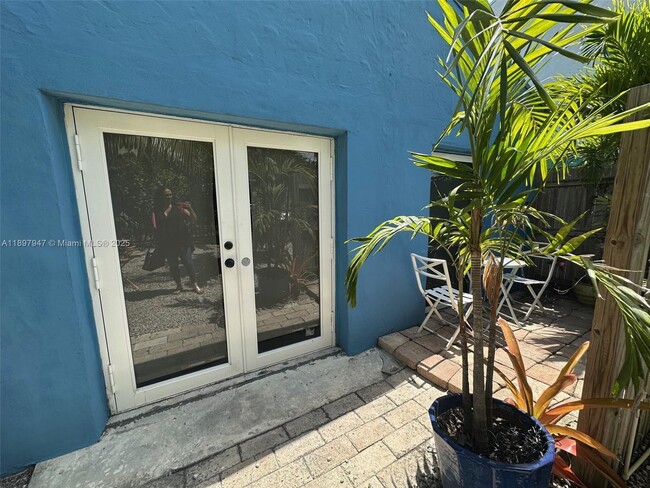 Building Photo - 5619 N Miami Ave Unit 5617