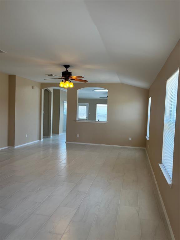 Photo - 309 Decker Dr