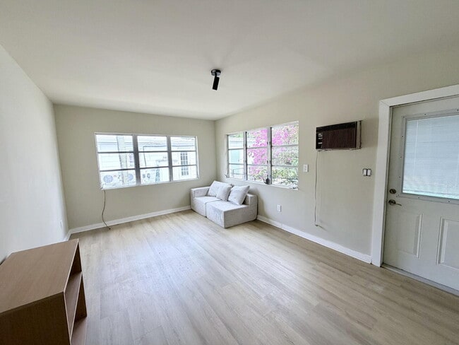 Photo - "Spacious 2-Bed, 2-Bath Oasis in Lake Worth Beach - Your Perfect Retreat Awaits!" Unidad 1