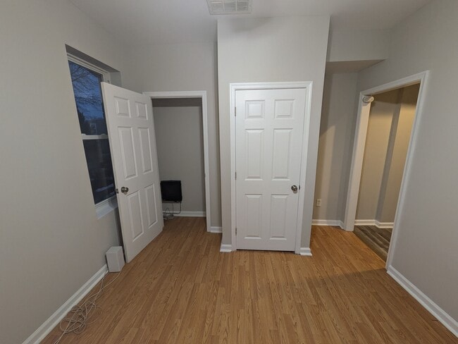 Photo - 653 Chain St Unit 3