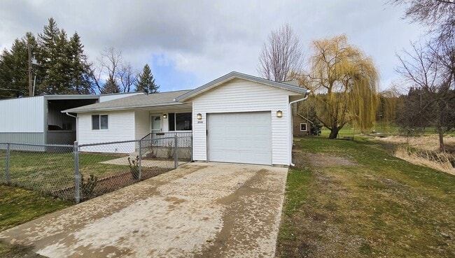 Building Photo - 2-Bed, 2-Bath, Single Level Home by Ponderosa Gold Course in Coeur d'Alene