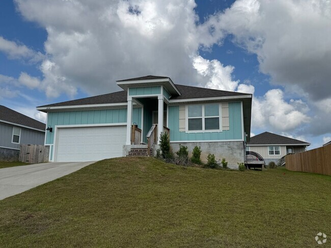 Building Photo - Pensacola - Deer Run - 4 bed, 2 bath w/ co... Rental