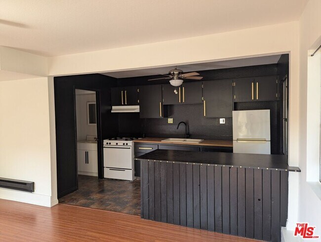 Photo - 1323 N Olive Dr Unit 23G