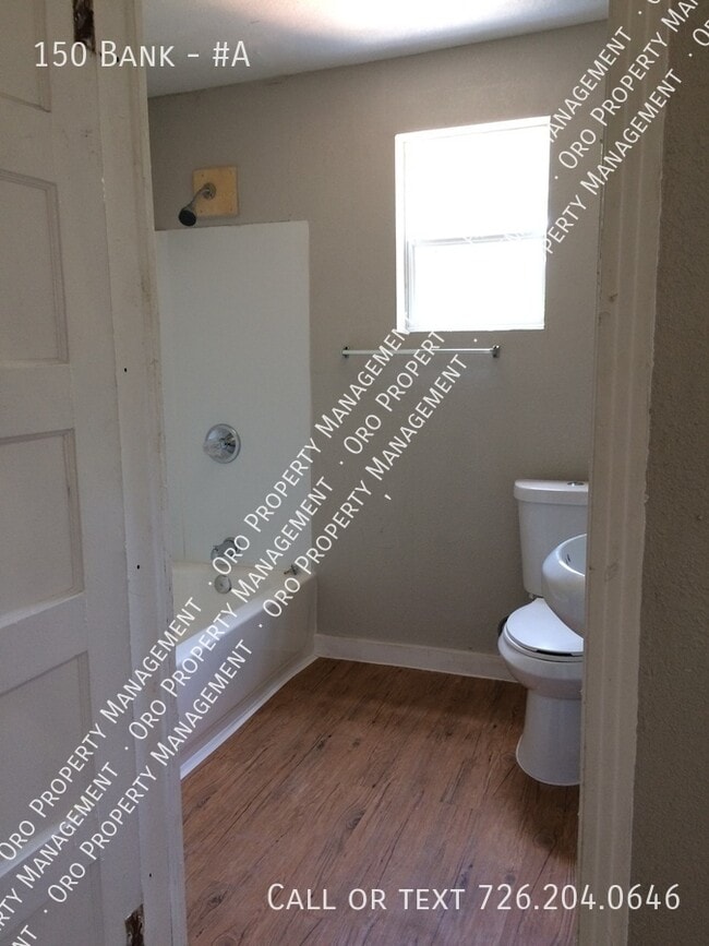 Photo - 150 Bank-#A Unit #A