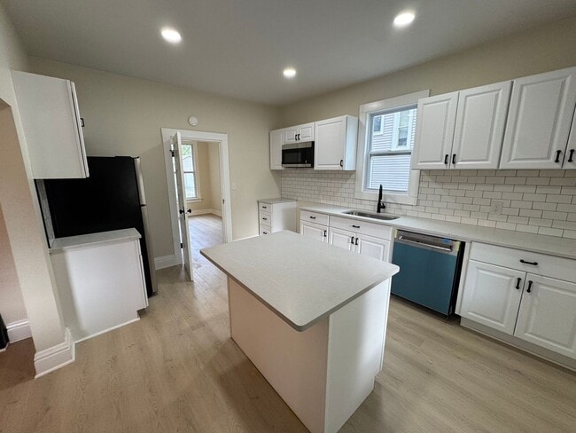 Photo - 4 bedroom with bonus room, 3 full bathroom...