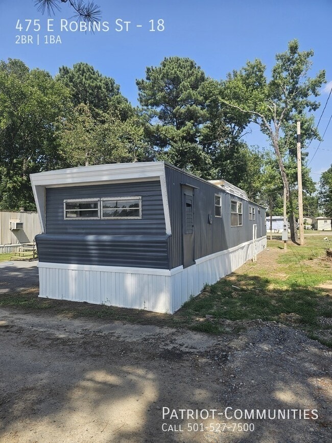 Photo - 475 E Robins St