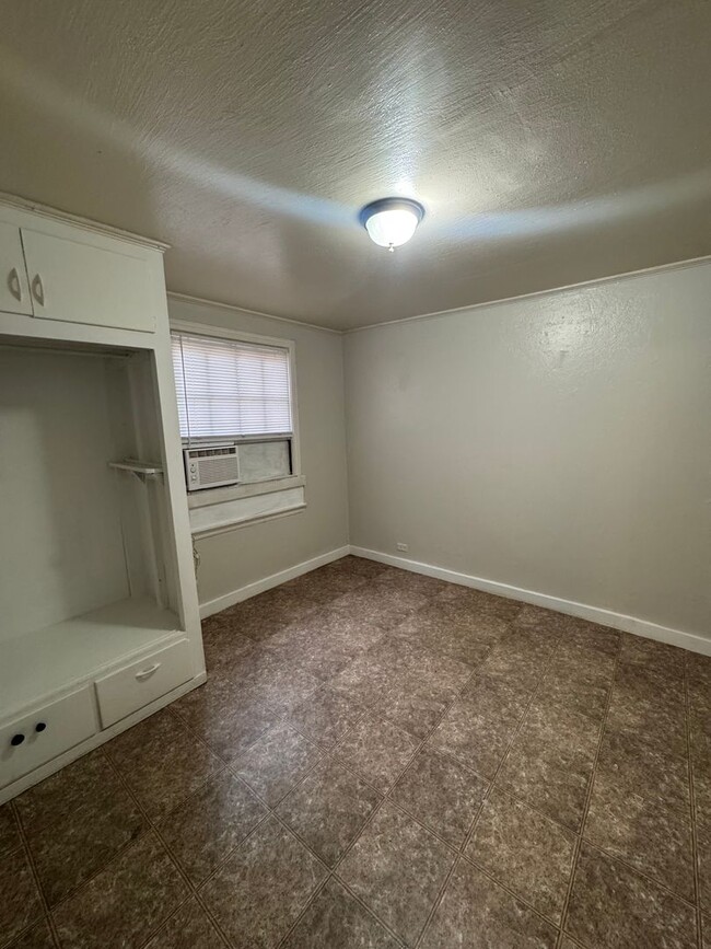 Photo - 2032 Acorn Ln Unit B