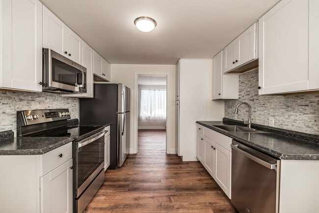 Photo - 437 Church St