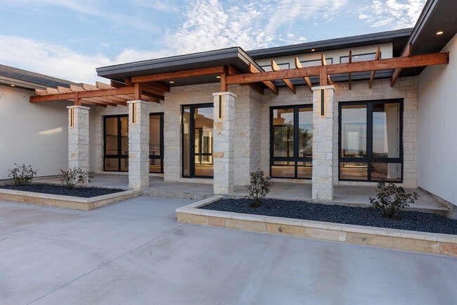 6425 Ranch Rd 962 E