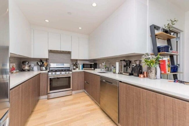 Building Photo - 1 bedroom in Long Island City NY 11106 Unit 5C Rental