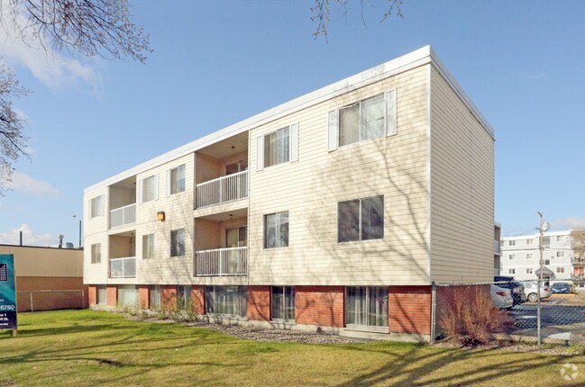 Building Photo - Oakmount Manor