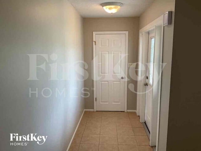 Photo - 557 Mayview Ave NW