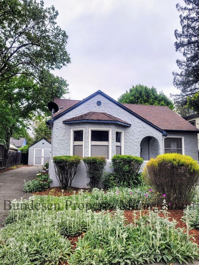 Charming 2 bedroom with vintage appeal - Charming 2 bedroom with vintage appeal House
