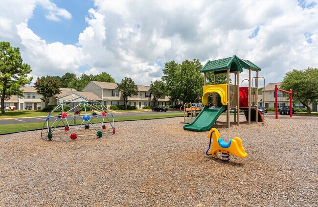 Photo - Madison Pines Apartment Homes