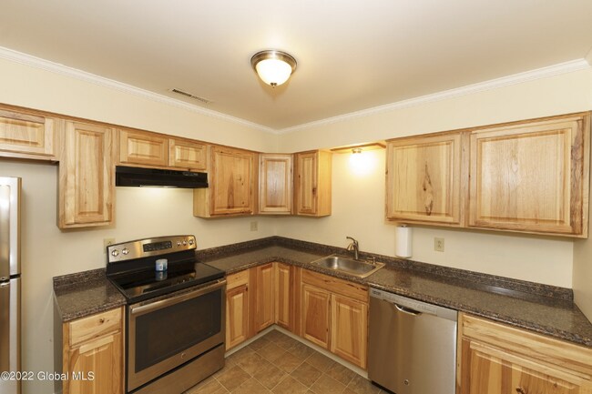 Photo - 12 Whispering Pines Rd Townhome