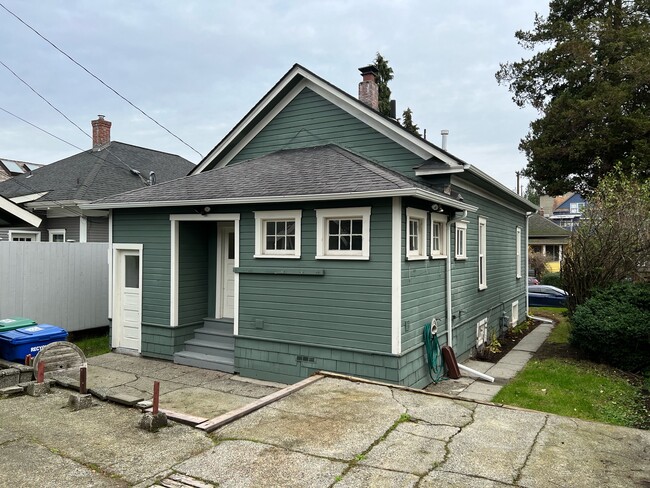 Photo - 5511 Brooklyn Ave NE