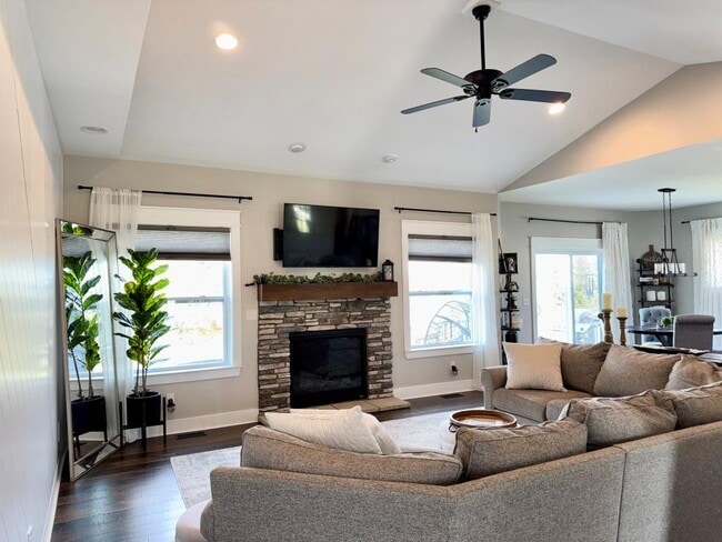 Photo - 1285 Sweet Grass Trail N