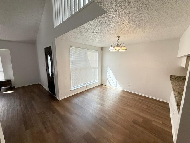 Photo - 2700 Mulford Cove