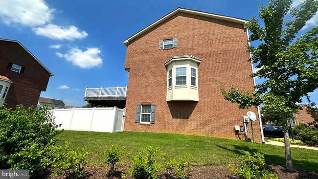 Building Photo - 4890 Olympia Pl