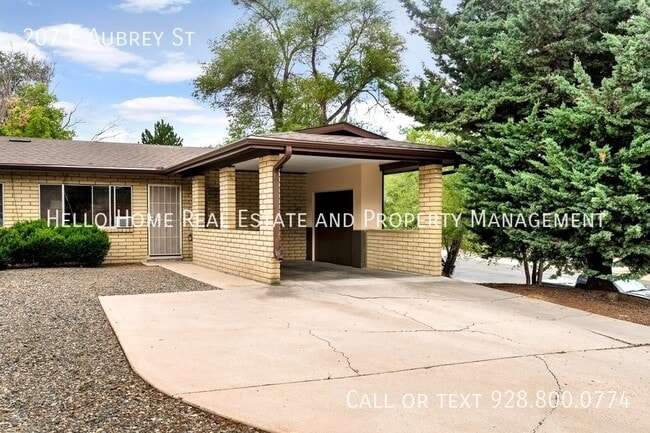 Photo - 207 E Aubrey St House