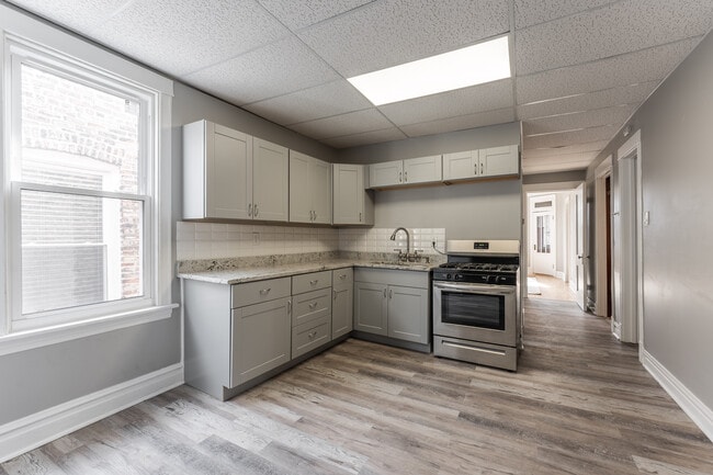 Photo - 2132 W Iowa St Unidad 1