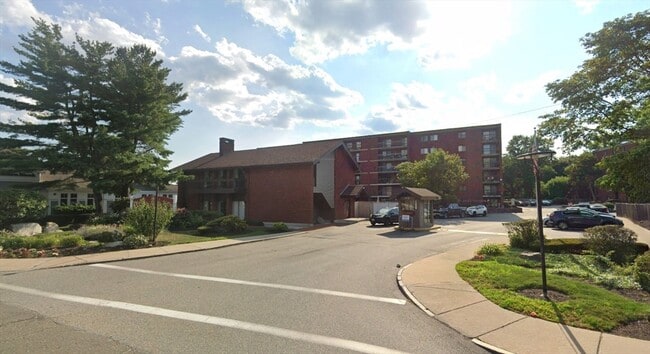 Building Photo - 159 Main St Unit 27C