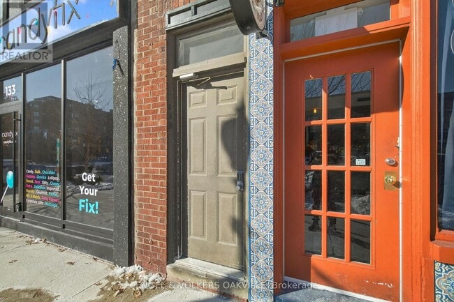 Photo - 131 Lakeshore Rd E