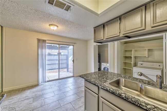 Photo - 221 N Lamb Blvd Unidad C