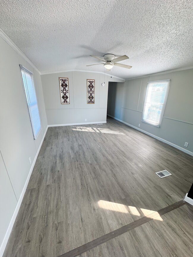 Photo - 2552 Smith Ave