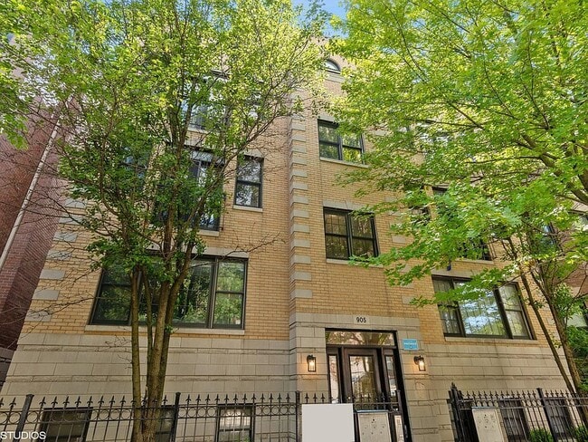 Building Photo - 905 W Lawrence Ave Unit 1E Rental