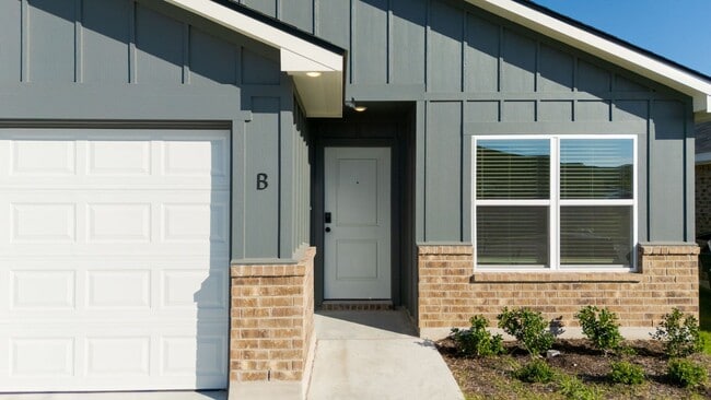Photo - 1259 Concord Dr Unit B