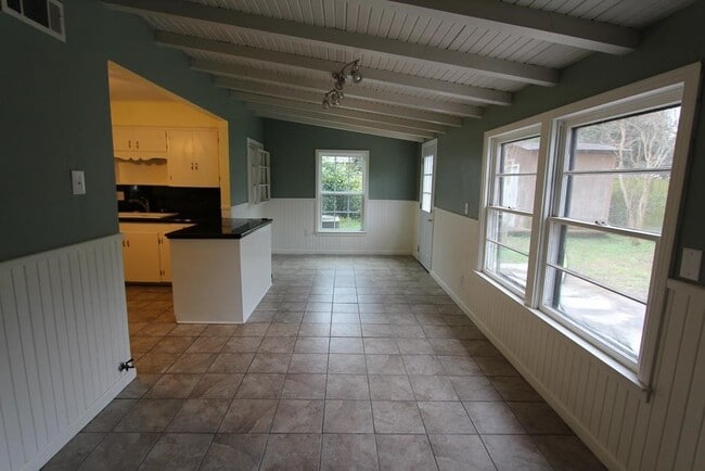 Building Photo - 1415 Zora St