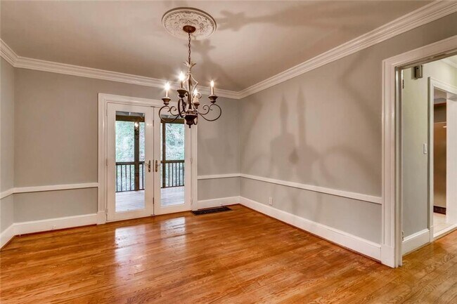 Photo - 1719 Ridgewood Dr NE