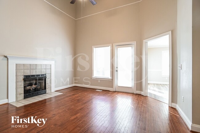 Photo - 811 Willow Ln