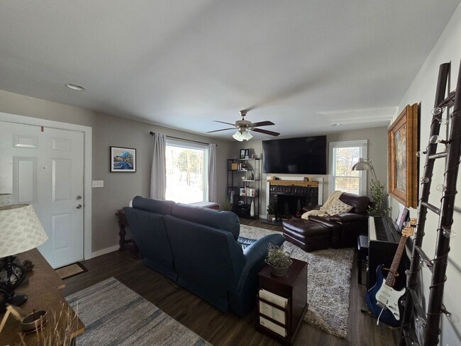 Photo - Newly remodeled 2BR/2BA Home in Farragut