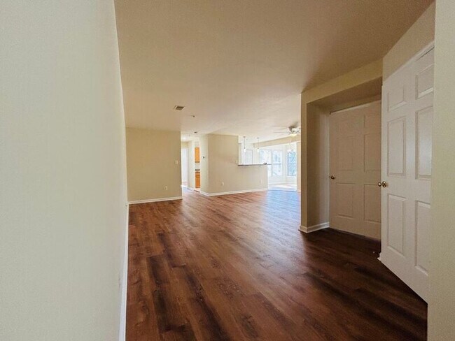 Photo - 7510 Snowpea Ct Unidad #B