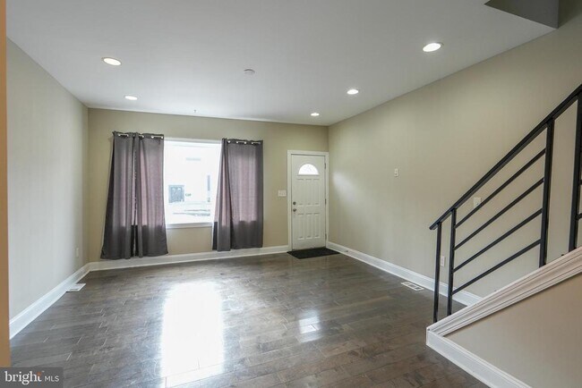 Photo - 2633 Tasker St