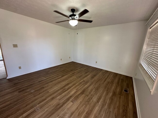Photo - 1405 Circle Dr