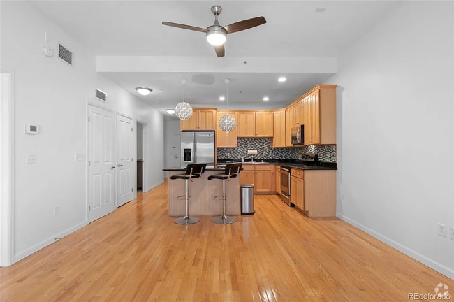 Building Photo - 1950 N Logan St Unit 601 Rental