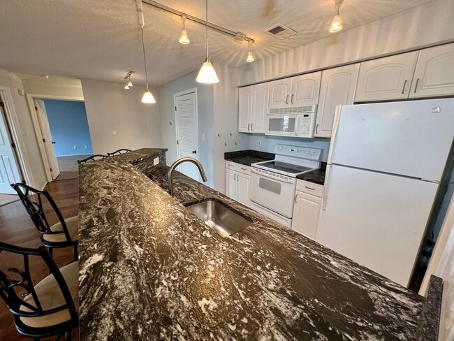 3 Forest Glen Cir Unit 3