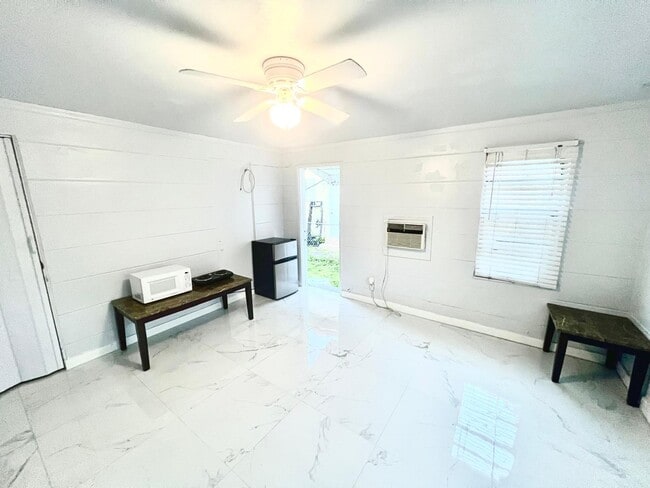 Photo - 5870 SW 20th St Unit B