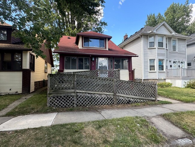 Section 8 available for rent now! - Section 8 available for rent now! House