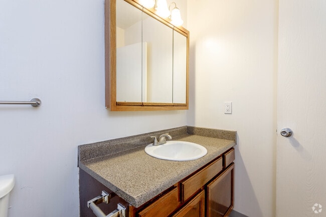 1BR, 1BA - 588SF - Waterview on the Parkway Apartments