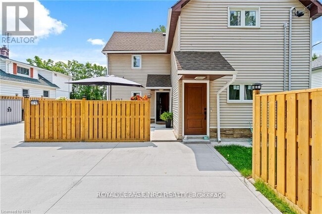 Photo - 3717 Hibbard St Unité Main